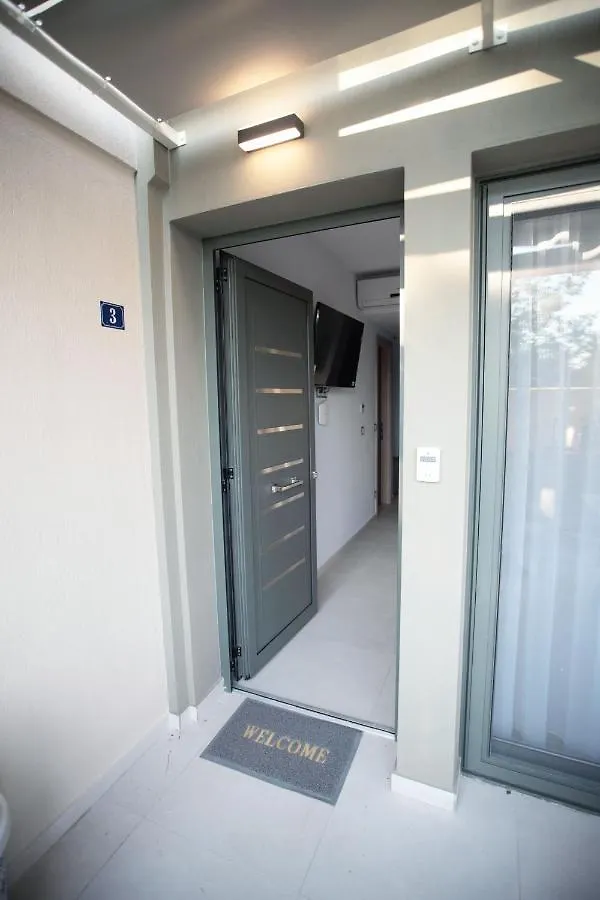 8 Boutique Suites Nea Poteidaia