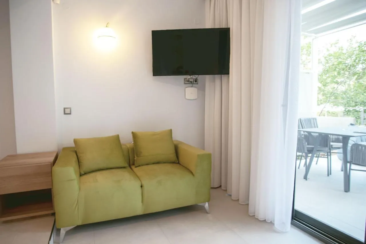 8 Boutique Suites Nea Poteidaia Aparthotel